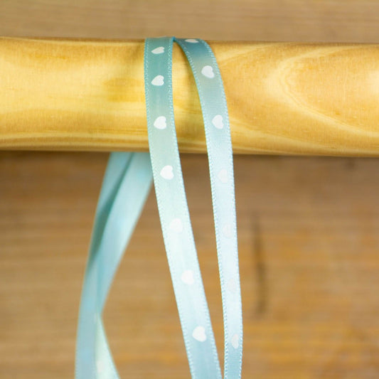 Smal satijnlint met Hartjes licht Blauw - Kadopapier.net